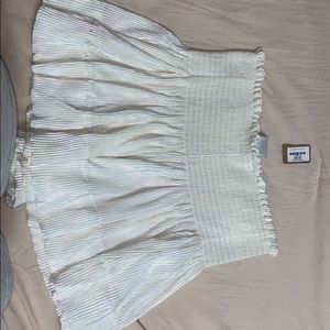 Silver/White ruffle shorts. Size L.